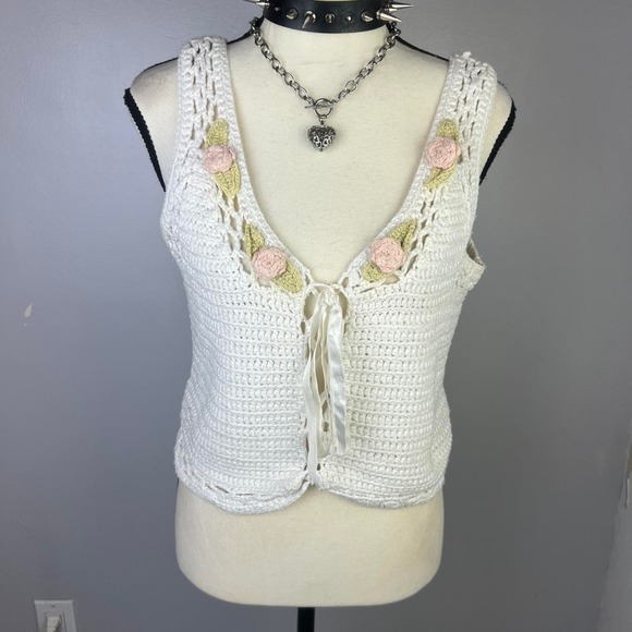 Coquette crocheted floral white tank top - Picture 1 of 5
